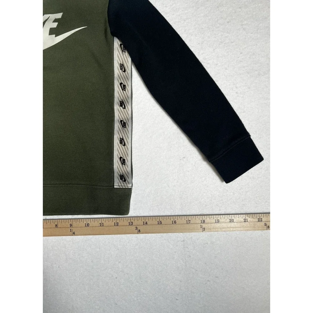 Nike Crewneck Sweatshirt Pullover Kids 5-6 YRS Green Black Nike Logo Strip‎